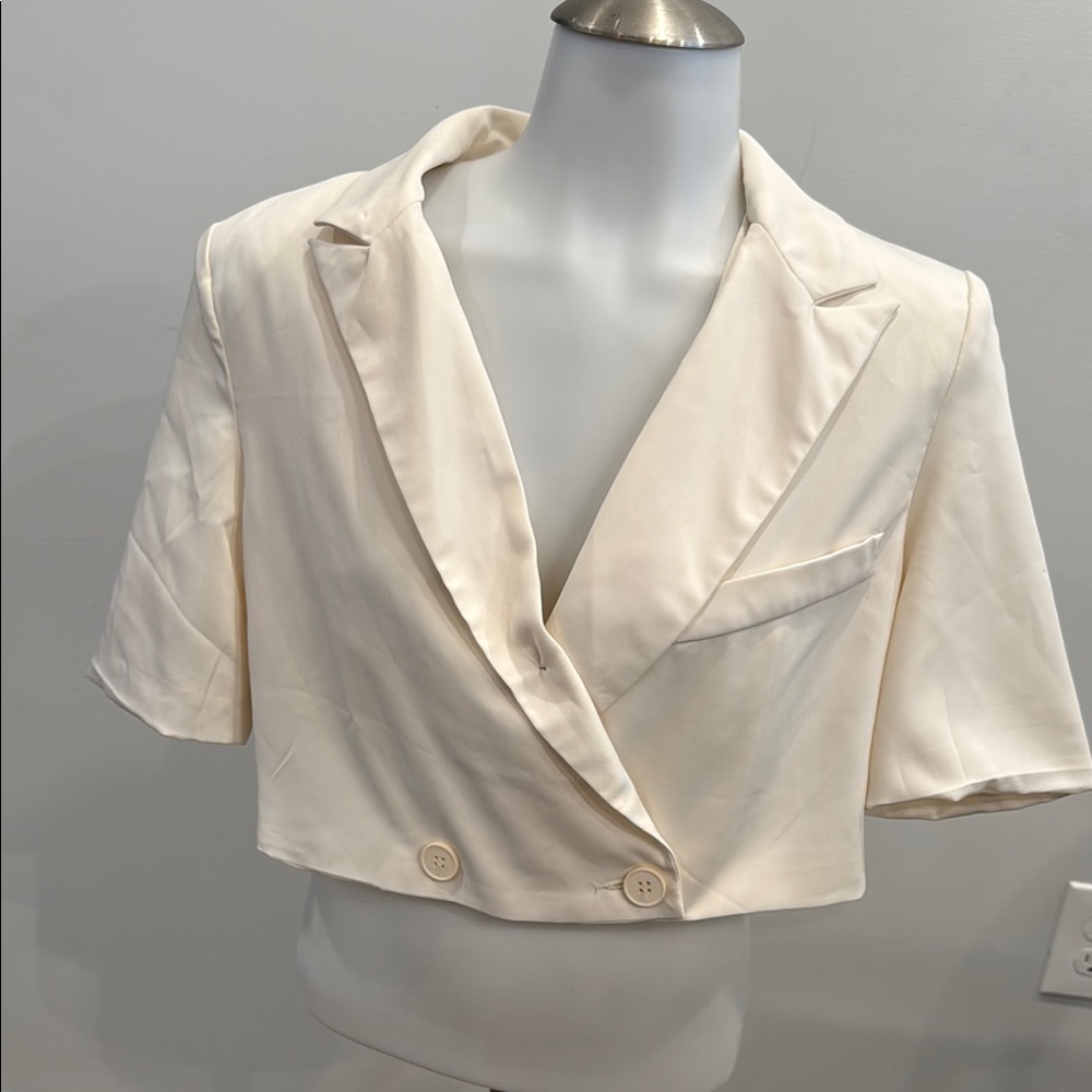 Shein Xs Cream Cropped Blazer